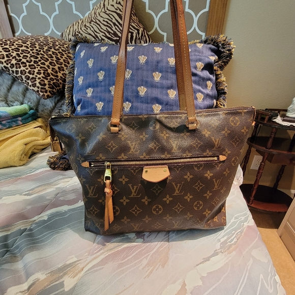 Louis Vuitton Monogram Lena Shoulder Handbag MM - Picture 1 of 9